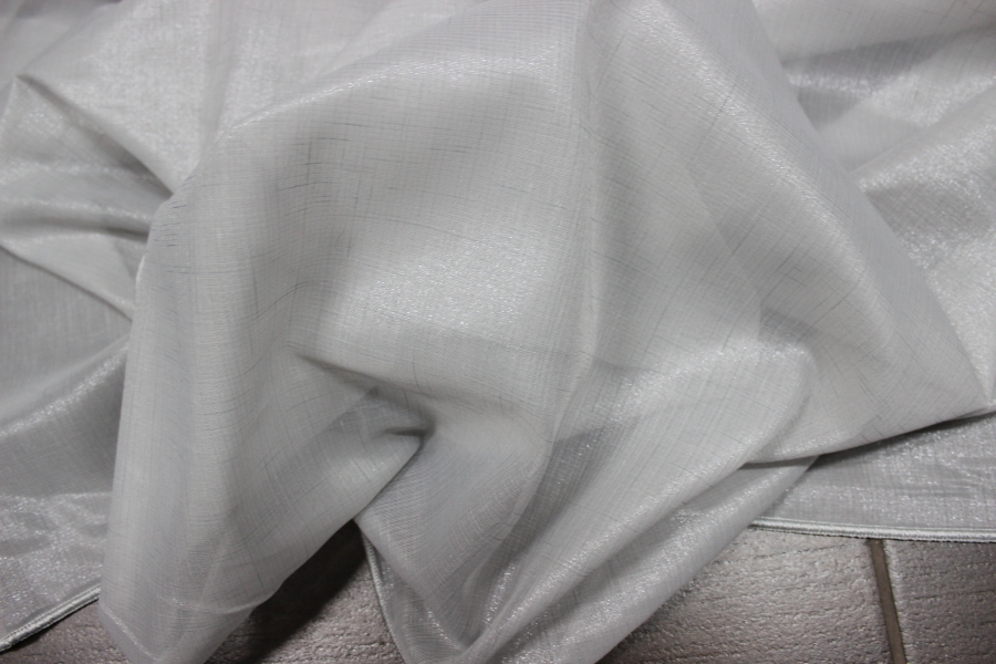 Záclona -šedá barva, perleťová, méně průhledná, netřeba žehlit, metráž. ROZ